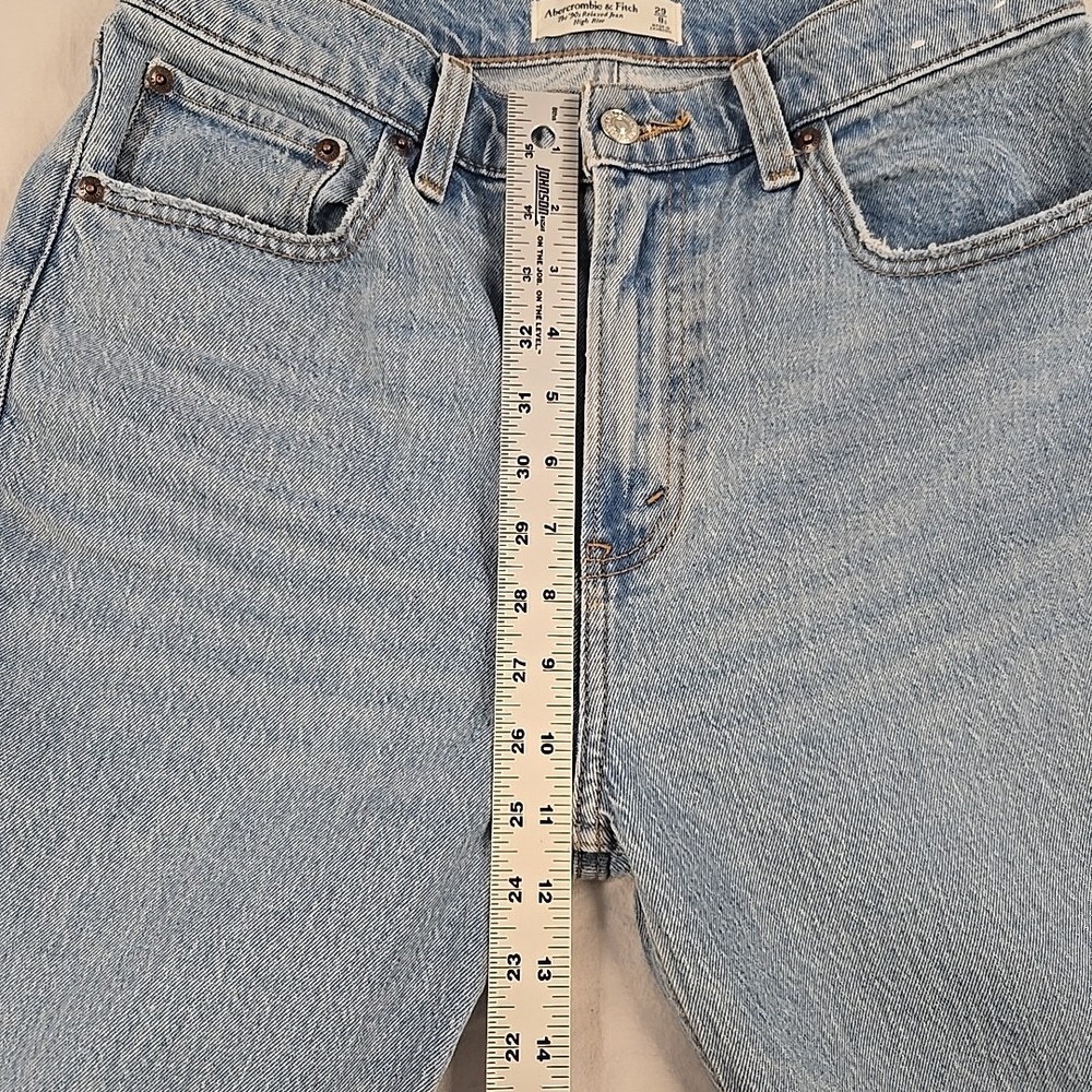 Abercrombie & Fitch 90s Relaxed High Rise Jeans Women 29x28 Light Wash Denim - Picture 8 of 16